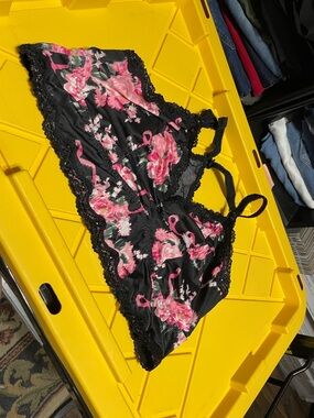 Size 3 torrid curve Black & Pink Floral Lace Bralette - Women's Intimates